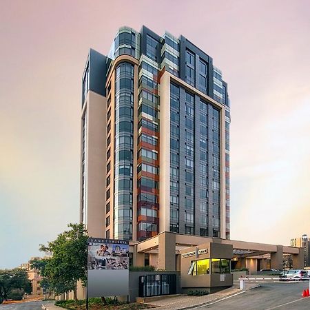 Luxurious Sandton Skye Apartment Exterior photo