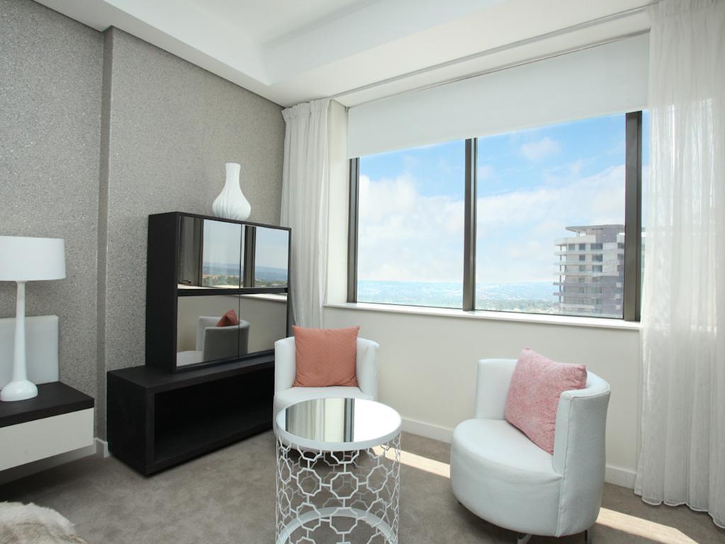 Luxurious Sandton Skye Apartment Exterior photo